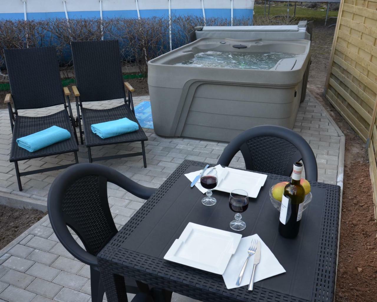 Apartments With Outdoor Spa Jacuzzi And Sauna Wilno Zewnętrze zdjęcie